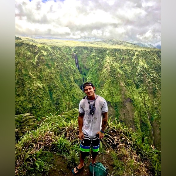 Hey, Im Marcus, Cleveland and Hawaii bread. I only have snap: Marcusj216 - Picture 4 of 17